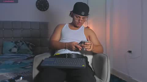 Snapshot of samxx_muscle chatting on December 3, 2:04 pm samxx_muscle online show from December 3, 2:04 pm