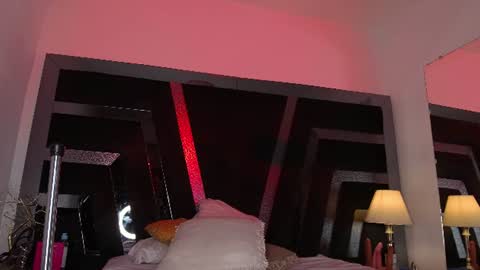 Snapshot of samy_ross_ chatting on June 19, 4:17 am Find me at when im offline here. online show from June 19, 4:17 am