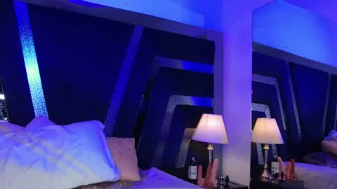 Snapshot of samy_ross_ chatting on June 20, 4:15 am Find me at when im offline here. online show from June 20, 4:15 am