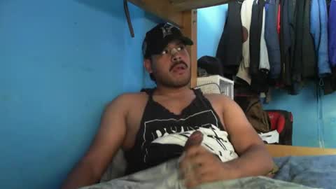 Snapshot of sandalo123 chatting on April 11, 6:01 pm sandalo123 online show from April 11, 6:01 pm