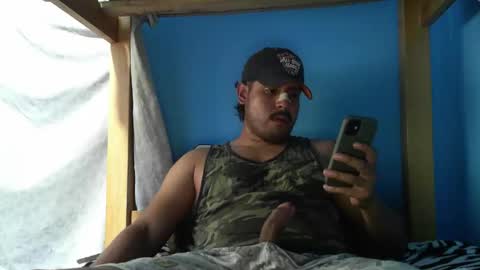 Snapshot of sandalo123 chatting on May 1, 1:43 am sandalo123 online show from May 1, 1:43 am
