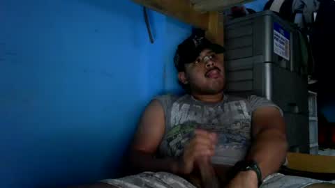 Snapshot of sandalo123 chatting on July 11, 3:04 pm sandalo123 online show from July 11, 3:04 pm