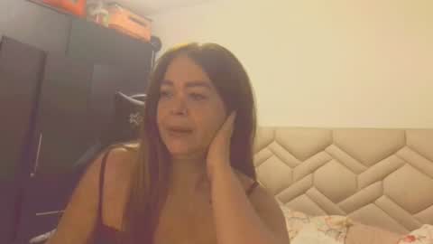 Snapshot of sanddi_milff chatting on July 3, 1:56 am Sanddi online show from July 3, 1:56 am