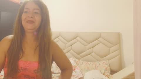 Snapshot of sanddi_milff chatting on July 5, 10:44 am Sanddi online show from July 5, 10:44 am
