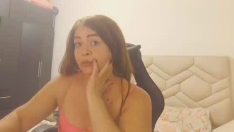 Snapshot of sanddi_milff chatting on July 5, 10:50 pm Sanddi online show from July 5, 10:50 pm