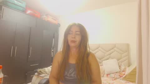 Snapshot of sanddi_milff chatting on July 11, 1:30 am Sanddi online show from July 11, 1:30 am