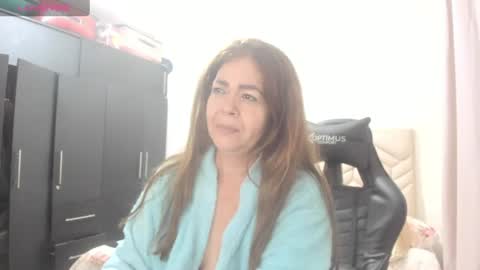 Snapshot of sanddi_milff chatting on July 18, 3:22 am Sanddi online show from July 18, 3:22 am