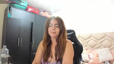 Snapshot of sanddi_milff chatting on August 4, 8:44 pm Sanddi online show from August 4, 8:44 pm