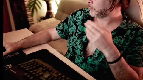 Snapshot of sanders_white chatting on January 27, 2:31 am Sanders online show from January 27, 2:31 am