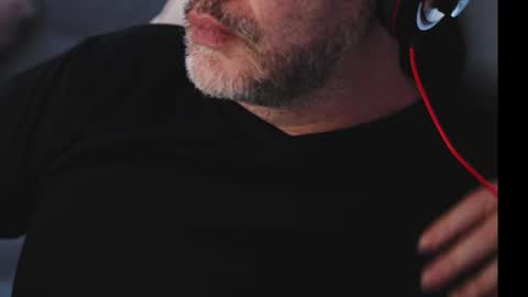 Snapshot of sanders_white chatting on February 27, 2:53 am Sanders online show from February 27, 2:53 am