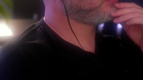 Snapshot of sanders_white chatting on October 3, 5:15 am Sanders online show from October 3, 5:15 am