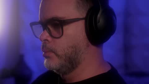 Snapshot of sanders_white chatting on October 14, 4:02 am Sanders online show from October 14, 4:02 am