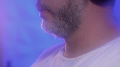 Snapshot of sanders_white chatting on October 25, 2:08 am Sanders online show from October 25, 2:08 am