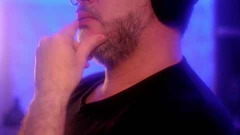 Snapshot of sanders_white chatting on November 20, 12:11 am Sanders online show from November 20, 12:11 am