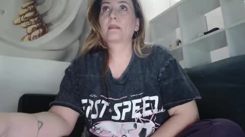 Snapshot of sandra______ chatting on May 17, 5:31 pm dont forghet to thumbs up if you like my show online show from May 17, 5:31 pm