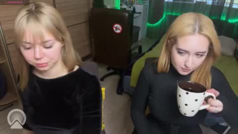 sandra dimonds online show from March 6, 2:46 pm