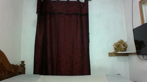 Snapshot of sandra_milly chatting on November 21, 9:19 am sandra online show from November 21, 9:19 am