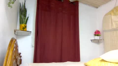 Snapshot of sandra_milly chatting on June 20, 8:17 am sandra online show from June 20, 8:17 am