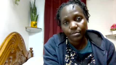 Snapshot of sandra_milly chatting on June 22, 8:17 pm sandra online show from June 22, 8:17 pm
