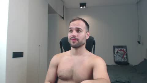 Snapshot of sandro_best chatting on June 13, 11:41 am DeAlex online show from June 13, 11:41 am