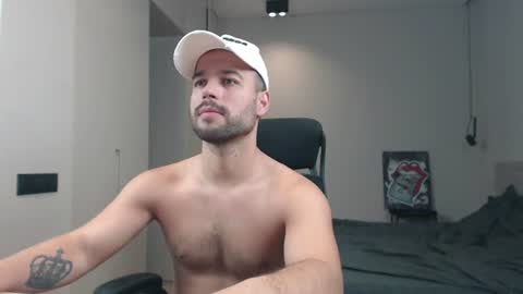 Snapshot of sandro_best chatting on June 15, 10:06 am DeAlex online show from June 15, 10:06 am
