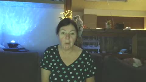 Snapshot of sanroom chatting on December 16, 3:39 pm sanroom online show from December 16, 3:39 pm