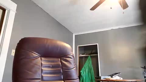 santatron online show from December 8, 5:11 pm