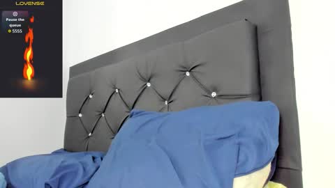 Santibrown online show from November 15, 6:26 pm