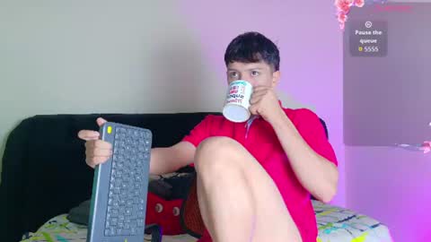 Snapshot of santi_ll chatting on July 10, 2:41 pm santi online show from July 10, 2:41 pm