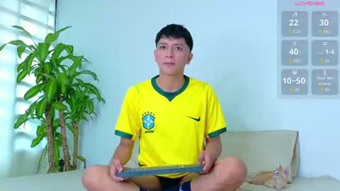 Snapshot of santi_ll chatting on July 12, 1:24 pm santi online show from July 12, 1:24 pm