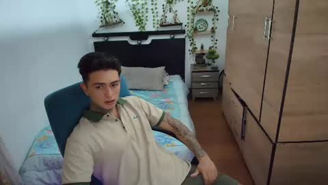Snapshot of santi_ss chatting on June 29, 1:23 am santi_ss online show from June 29, 1:23 am