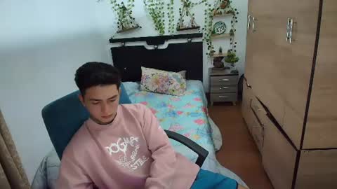 Snapshot of santi_ss chatting on June 30, 1:28 am santi_ss online show from June 30, 1:28 am