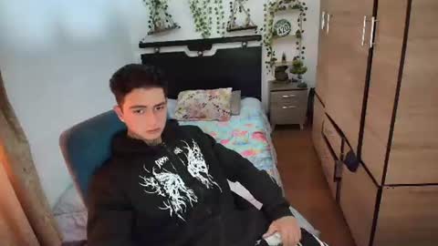 Snapshot of santi_ss chatting on July 2, 4:13 pm santi_ss online show from July 2, 4:13 pm
