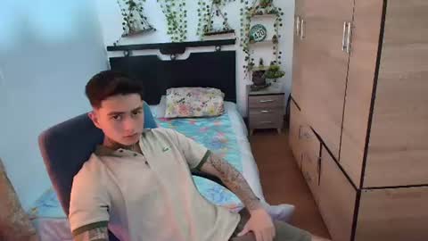 Snapshot of santi_ss chatting on July 10, 3:14 pm santi_ss online show from July 10, 3:14 pm