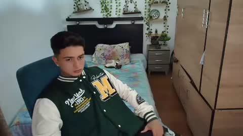 Snapshot of santi_ss chatting on July 14, 2:05 am santi_ss online show from July 14, 2:05 am