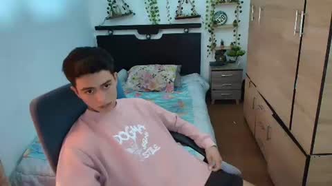 Snapshot of santi_ss chatting on July 24, 2:26 pm santi_ss online show from July 24, 2:26 pm