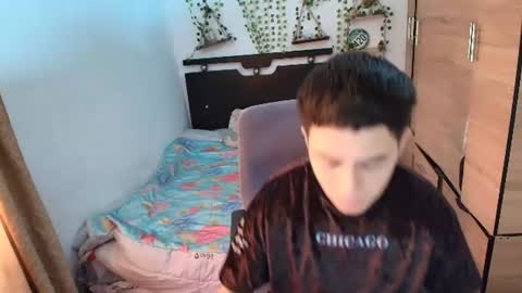 Snapshot of santi_ss chatting on July 28, 1:21 pm santi_ss online show from July 28, 1:21 pm