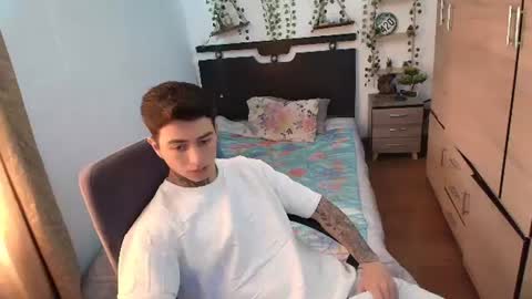 Snapshot of santi_ss chatting on August 3, 1:16 pm santi_ss online show from August 3, 1:16 pm