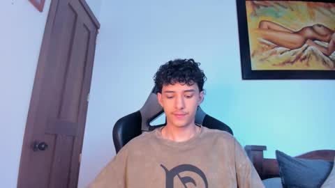 Snapshot of santi_twink19 chatting on September 27, 11:37 am santi_twink19 online show from September 27, 11:37 am