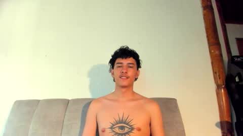 santi_twink19 online show from May 23, 9:30 pm