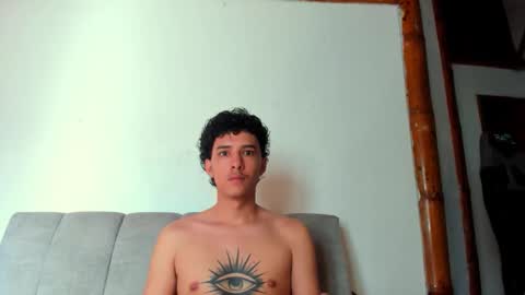 santi_twink19 online show from May 24, 1:27 pm
