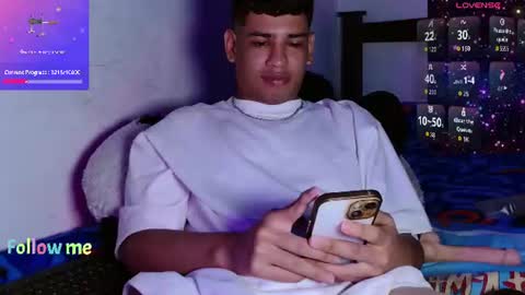 Snapshot of santiago_foxx chatting on June 27, 8:47 pm santi online show from June 27, 8:47 pm