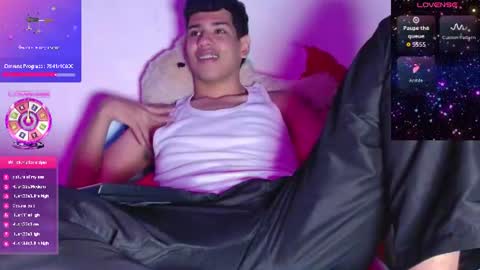 Snapshot of santiago_foxx chatting on July 20, 7:27 pm santi online show from July 20, 7:27 pm