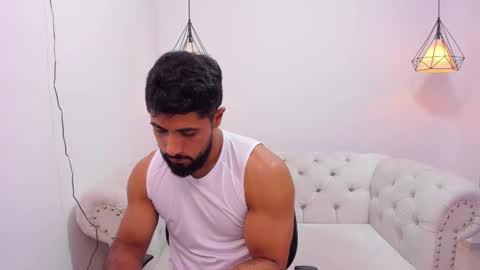 Snapshot of santiago_huntt chatting on December 3, 5:01 pm santiago_huntt online show from December 3, 5:01 pm
