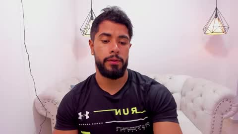 Snapshot of santiago_huntt chatting on December 4, 4:49 pm santiago_huntt online show from December 4, 4:49 pm