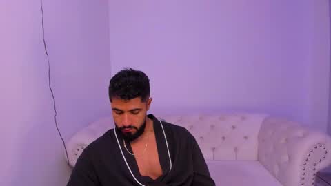 Snapshot of santiago_huntt chatting on December 11, 4:09 pm santiago_huntt online show from December 11, 4:09 pm