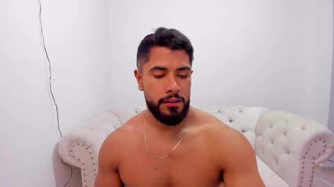 Snapshot of santiago_huntt chatting on December 12, 8:43 pm santiago_huntt online show from December 12, 8:43 pm