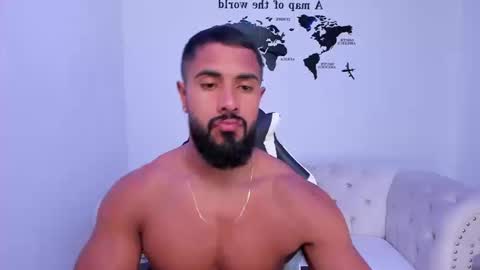 Snapshot of santiago_huntt chatting on September 12, 8:42 pm santiago_huntt online show from September 12, 8:42 pm