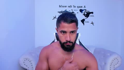 Snapshot of santiago_huntt chatting on September 17, 9:05 pm santiago_huntt online show from September 17, 9:05 pm