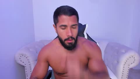 Snapshot of santiago_huntt chatting on October 7, 11:02 pm santiago_huntt online show from October 7, 11:02 pm